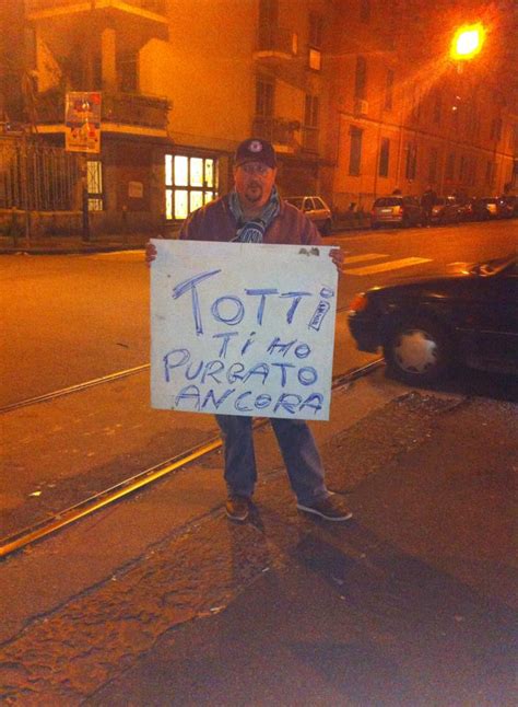 Foto Lo Striscione Geniale Di Un Tifoso Azzurro Dopo Napoli Roma