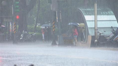 快新聞／颱風外圍環流發威！ 8縣市豪、大雨特報 民視新聞網