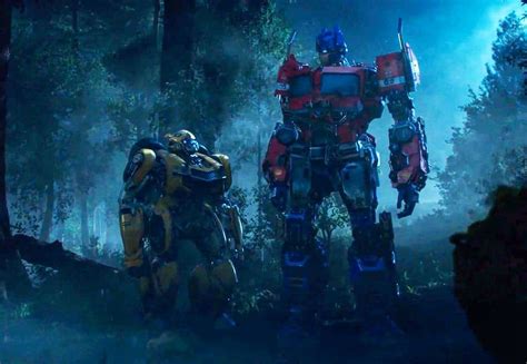 Here You Have A Hd Quality Picture Of Optimus Prime And Bumblebee