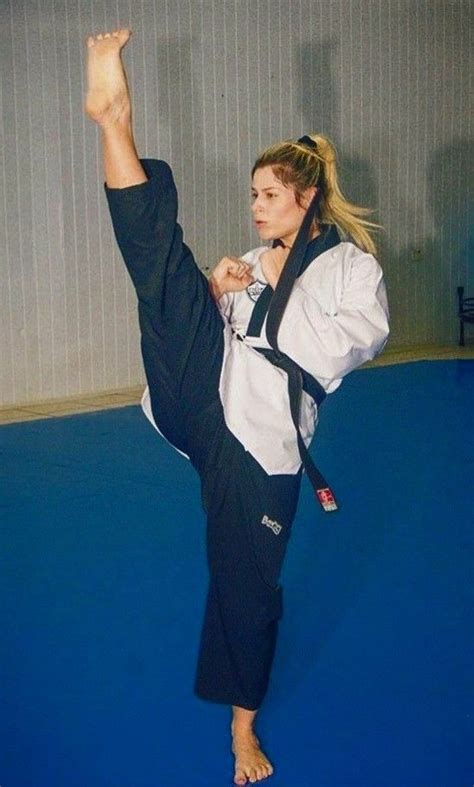 Pin By August Duwi On The Pose Of Beauty👌👍 Women Karate Martial