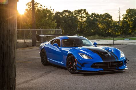 Masochists On Parade Cruising Woodward In A 2016 Dodge Viper Acr