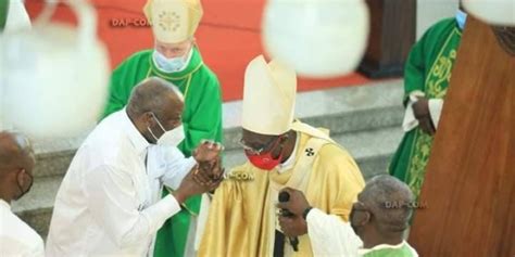 De Retour En C Te Divoire Laurent Gbagbo Assiste Une Messe D