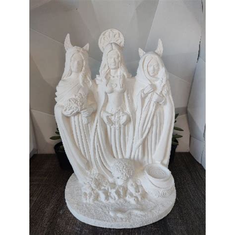 Imagem Deusa Tríplice Hecate branca gesso cru 30cm Shopee Brasil