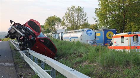 Fotos Unfall Auf A Auto Blieb Auf Leitplanke H Ngen