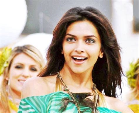 Pin By Moniram On Famous Ppl Deepika Padukone Actresses Style