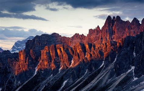 Explore La Belleza De Los Dolomitas