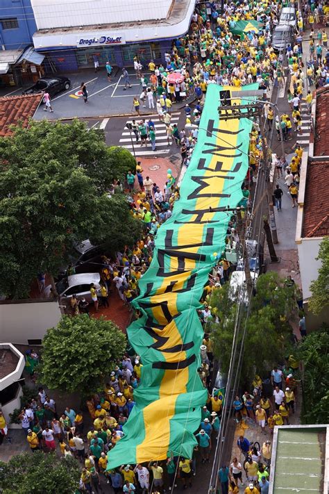 Brasil tem maior manifestação contra Dilma 13 03 2016 UOL Notícias