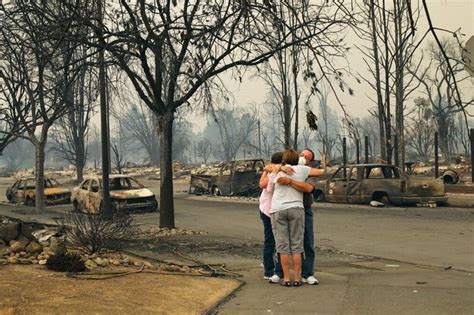 Korban Terus Bertambah Kebakaran Di California Tewaskan 17 Orang