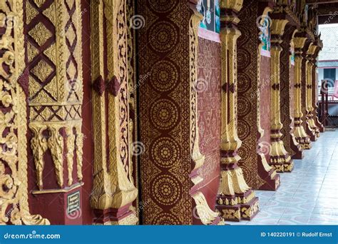 Wat Manorom Un Templo Budista Antiguo En Luang Prabang Laos Imagen De