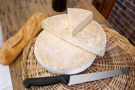 Wecandoo Dégustez une sélection de fromages dans une fromagerie