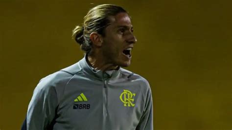 Vice da base do Flamengo não mede palavras para falar sobre Filipe Luís