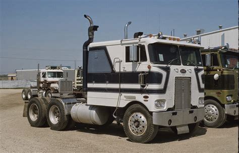 Motart Peterbilt Cabover