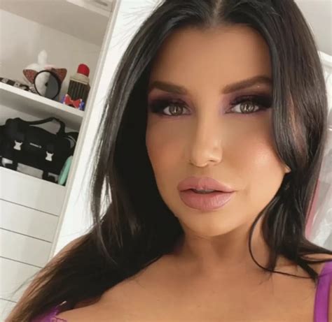 Romi Rain Biografía Años Imágenes Altura Figura Valor Neto