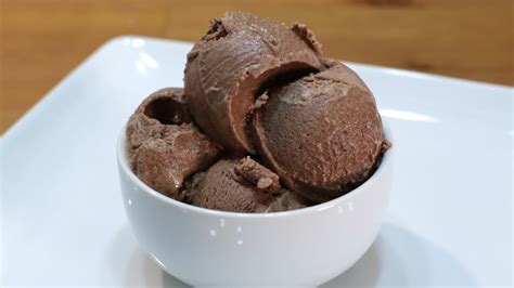 How To Make Chocolate Ice Cream Easy Chocolate Ice Cream Recipe In A