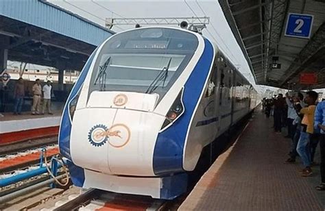 Vande Bharat Express का संचालन आज से शुरू 457 किलोमीटर का सफर साढ़े 5