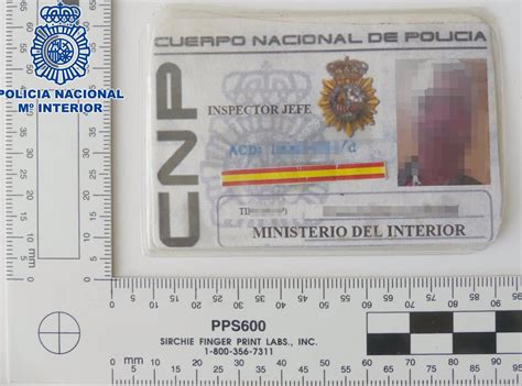 Detenido Un Hombre Por Falsificar Y Portar La Placa Emblema Carn Y