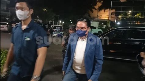 Malam Malam Datangi Polres Jaksel Hotma Sitompul Diyakini Jadi