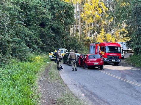 Uma Pessoa Morta E Outras Cinco Feridas Em Grave Acidente No Oeste