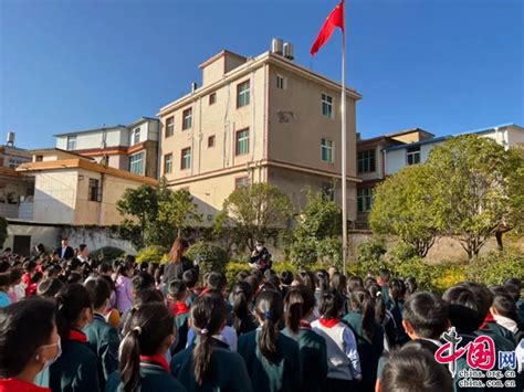 云南公安铺就平安上学路中国网