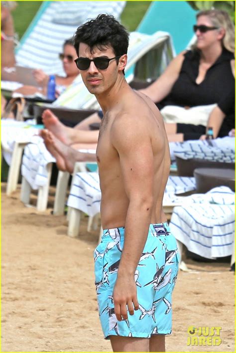 Photo Joe Jonas Shirtless Beach Frisbee Player In Hawaii 09 Photo 3023734 Just Jared