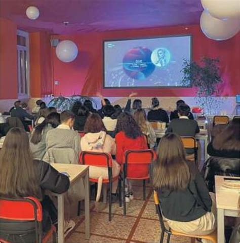 A Scuola Per Vedere Sanremo Gli Studenti Studiano Il Festival Con Gli