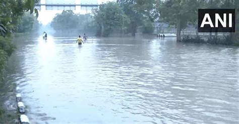 Delhi Commuters Face Difficulties As Severe Waterlogging Persists In