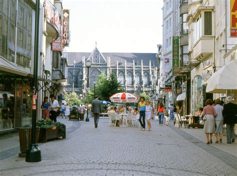 Liège Rue Vinâve d Ile 1980s WD 056 willi Dorren Flickr