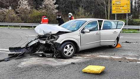 Stockach Zwei Leichtverletzte Bei Unfall An Der Autobahnabfahrt