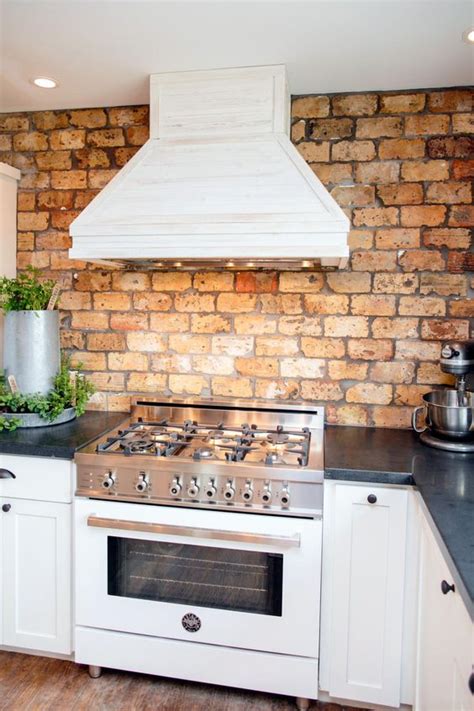 Super Practical And Really Stylish Brick Kitchen Backsplashes Digsdigs