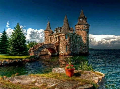 Castle On Water Castles Temples And Palaces Pinterest