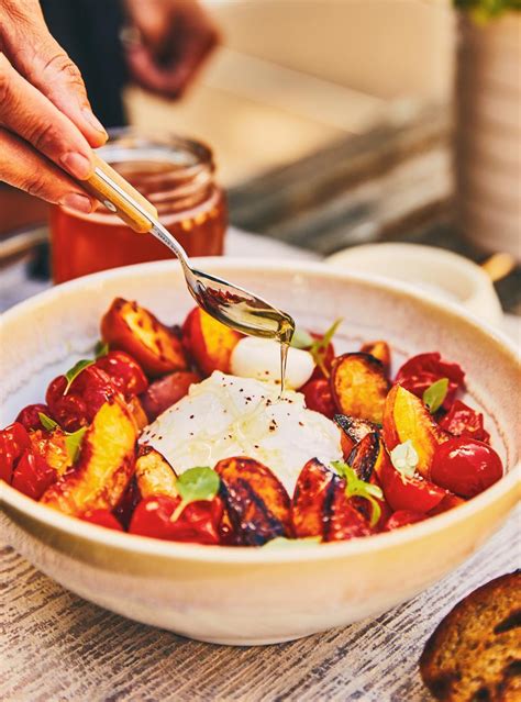 Burrata aux pêches grillées et aux tomates confites RICARDO