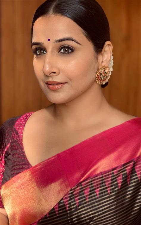 Vidya Balan In Muhurth Silk Saree At Her Make Up Artist S Wedding