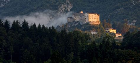 Castel Stenico E La Torre Della Fame