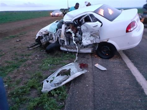 Acidente Entre Carro E Caminhonete Na To Mata Jovem De Anos