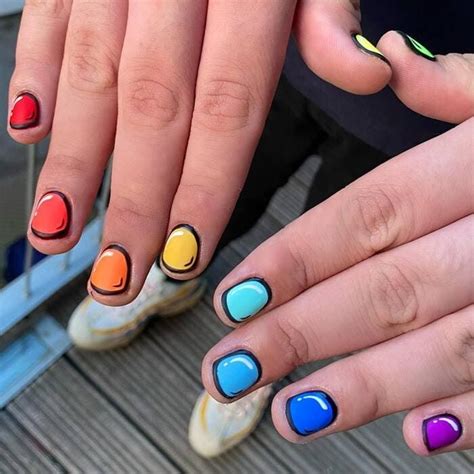 The Viral Pop Art Nails Trend Looks Like It Came Straight Out Of A