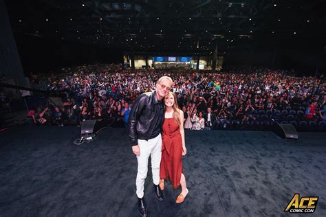 Elizabeth Olsen And Paul Bettany At The Ace Comic Con In Seattle Ace