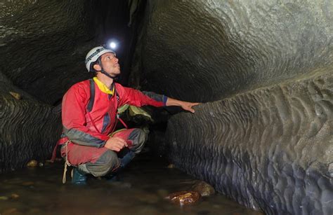 Spéléologie dans la rivière souterraine de Vicdessos près de Tarascon