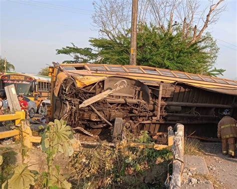 Pasajeros Se Salvan De Milagro Tras Volcamiento De Bus En Canal Maya