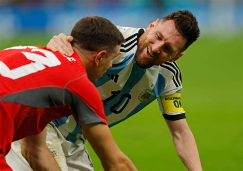 El Gran Gesto De Liderazgo De Lionel Messi Con El Dibu Mart Nez Tras La