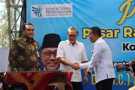 Menteri Perdagangan Zulkifli Hasan Resmikan Pasar Induk Cepu