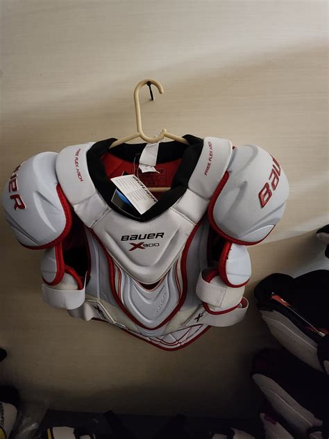 Used Medium Bauer Vapor 2x Shoulder Pads Sidelineswap