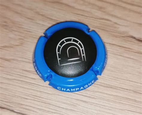 CAPSULE DE CHAMPAGNE générique noire et bleue avec voûte de cave EUR 1