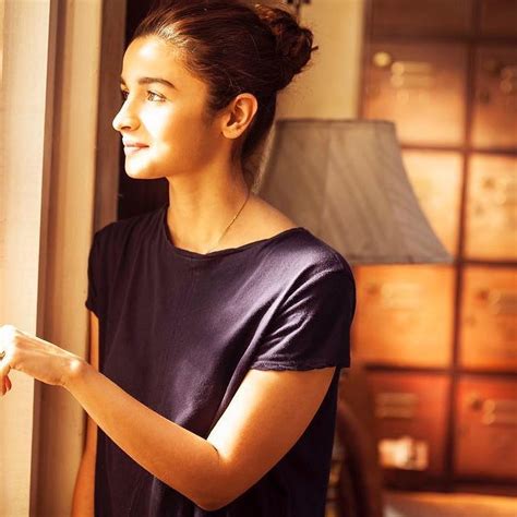 What Went On To Make Alia Bhatts Costumes At Dear Zindagi • Sassy Indian Fashion Dear Zindagi