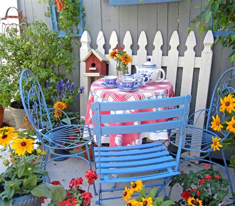 My Painted Garden: Inspirations for Painting A Blue Chair