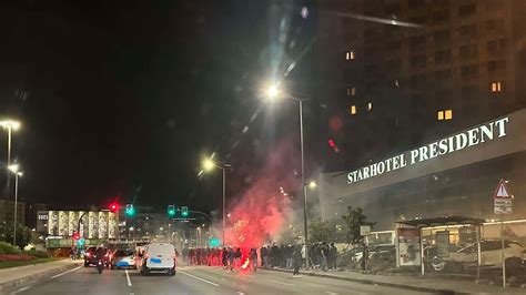 Alta Tensione In Vista Del Derby Tifosi In Strada Con Fumogeni