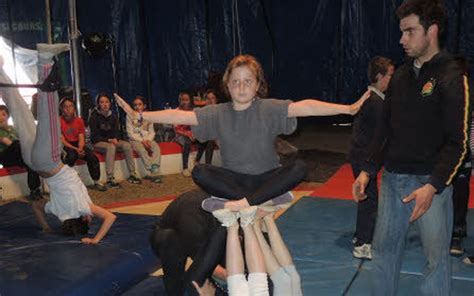 Saint Vincent Initiations Aux Arts Du Cirque Le T L Gramme