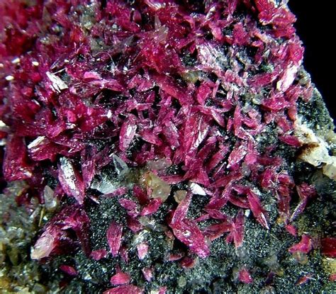 Cw Coloratissima Roselite Cristalli Su Matrice Catawiki