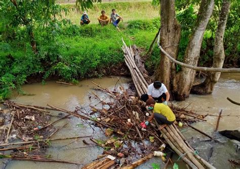 Jasad Bayi Laki Laki Tersangkut Di Saluran Irigasi Kragilan Serang