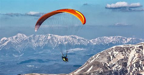 Volo in Parapendio Avanzato: Esperienza Perfetta per Pro del Volo