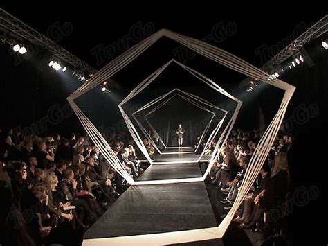 Fashion Show Staging Runway Catwalk Stage With Glass Stage Platform